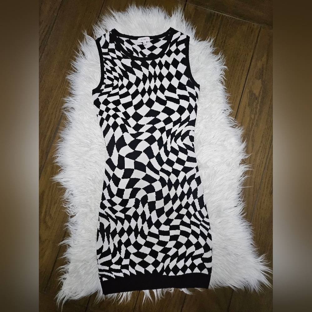 Better Be Black and White Optical Illusion Midi Dress